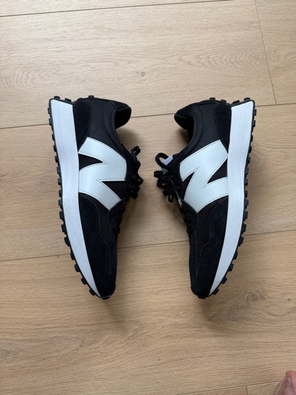 New Balance 327